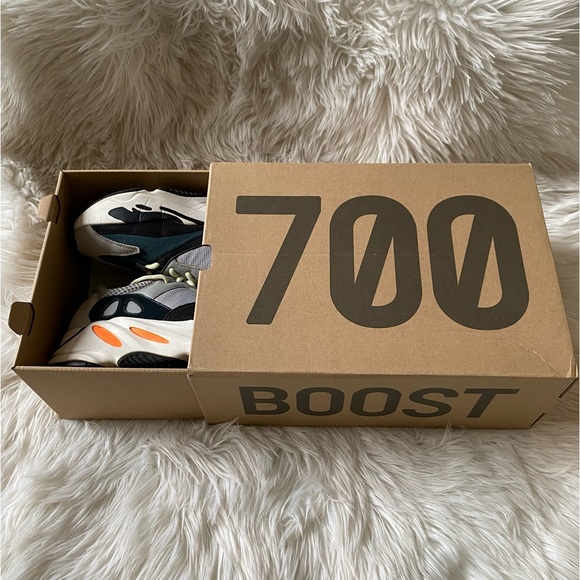 ADIDAS YEEZY Boost 700 Wave Runner (2017) - Picture 3 of 15